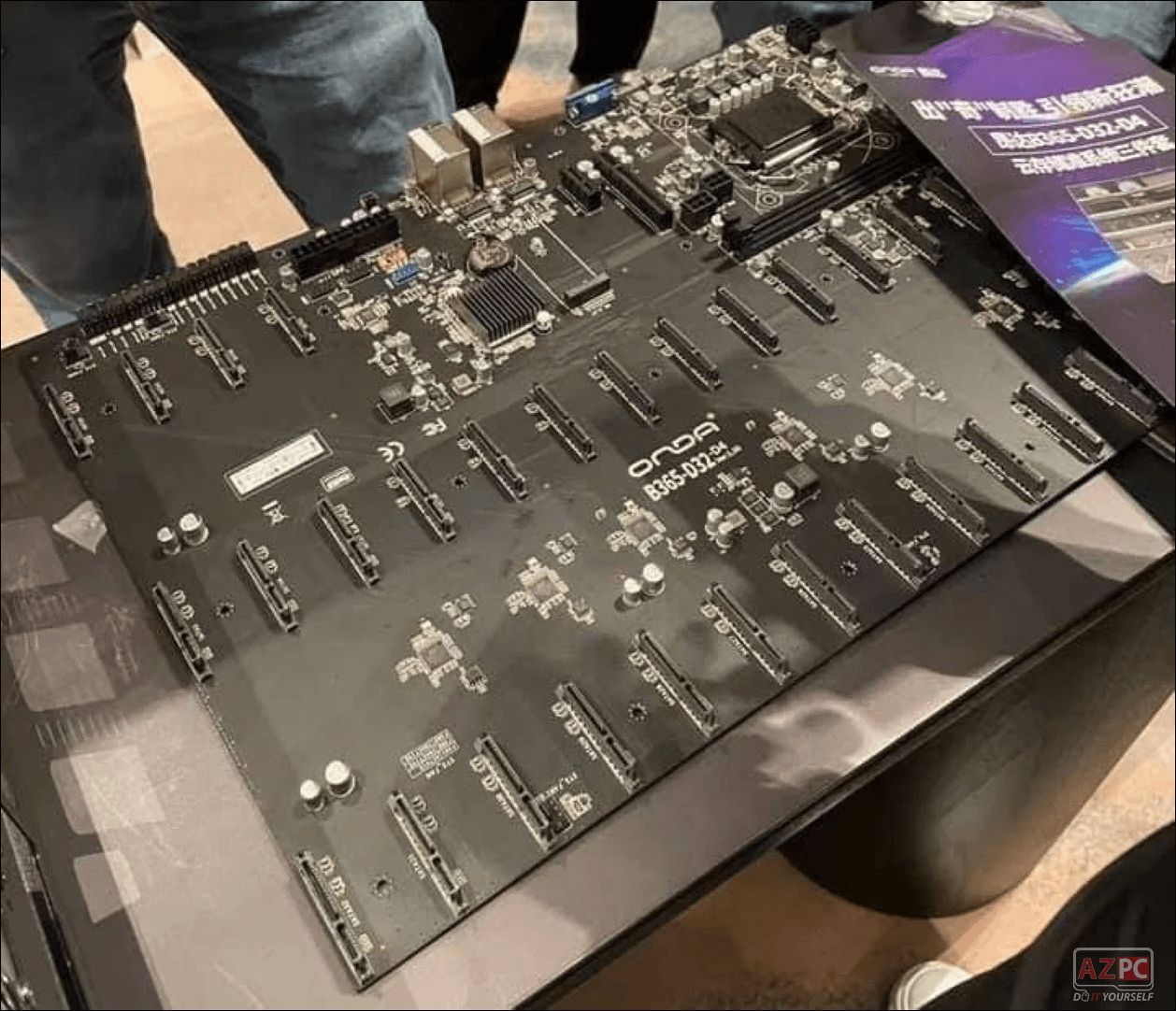 Chia Coin - Sự ra đời của bo mạch chủ 'khổng lồ', hỗ trợ 32 ổ 14TB